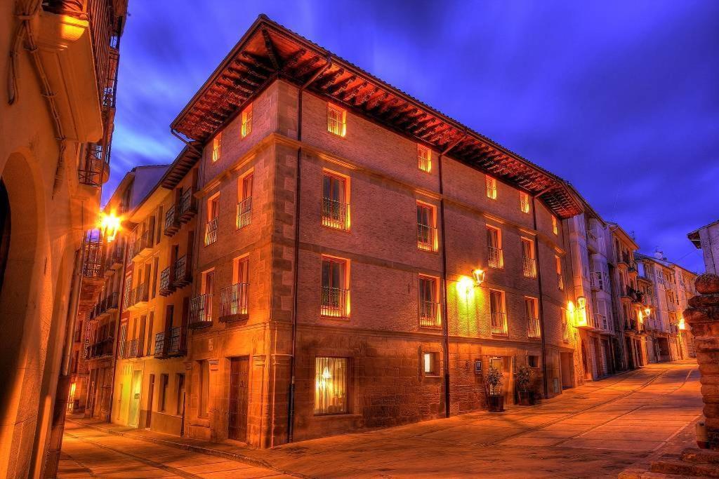 Hospederia Chapitel Hotel Estella Bagian luar foto